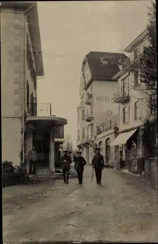 Foto Ak Luzern Stadt Schweiz, Straßenpartie, Deutsche Soldaten, Hotel