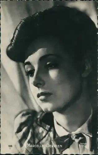 Ak Schauspielerin Marcelle Derrien, Portrait