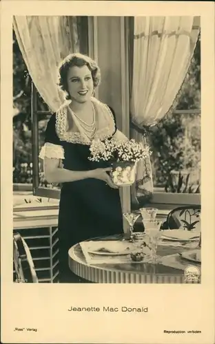 Ak Schauspielerin Jeanette MacDonald, Portrait