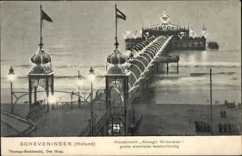 Ak Scheveningen Den Haag Südholland, Wandelhoofd Koningin Wilhelmina, Lichter, Fahnen