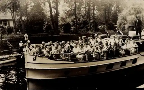 Foto Ak Dampfer-Fahrt, Touristen, Gruppenbild