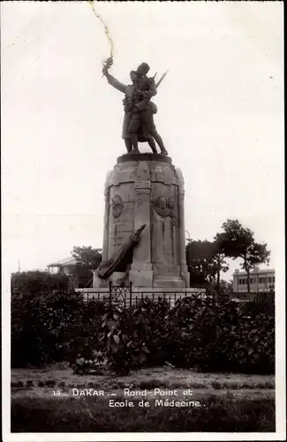 Ak Dakar Senegal, Kreisverkehr und Fakultät für Medizin