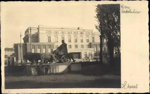 Ak Wien 1 Innere Stadt, Verkehrsbüro, Statue