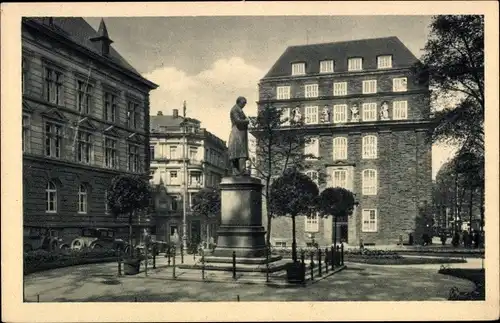 Ak Chemnitz in Sachsen, Beckerdenkmal, Dresdner Bank