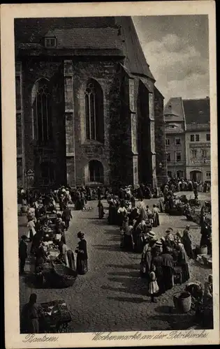 Ak Bautzen in der Oberlausitz, Wochenmarkt, Petrikirche, Passanten