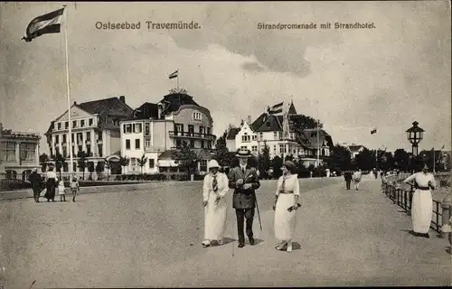 Ak Ostseebad Travemünde Lübeck, Strandpromenade, Strandhotel, Passanten, Fahne