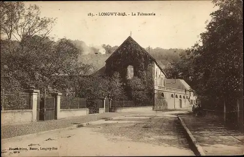 Ak Longwy Bas Meurthe et Moselle, Steingut, Straßenpartie