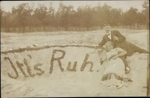 Foto Ak Ostseebad Grömitz in Holstein, Liebespaar, Strand, Itl's Ruh-Aufschrift