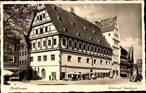 Ak Nördlingen in Schwaben, Brot- und Tanzhaus, Marktplatz