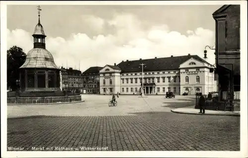 Ak Hansestadt Wismar, Markt mit Rathaus, Wasserkunst