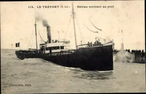 Ak Le Tréport Seine Maritime, Boot kehrt in den Hafen zurück