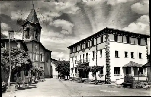 Ak Luizade Valcarlos Navarra, Rathaus und Pfarrei Santiago, Hotel