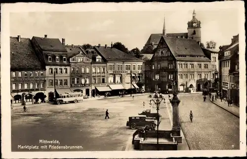 Ak Mittweida in Sachsen, Marktplatz, Friedensbrunnen, Passanten