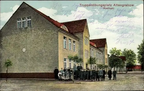 Ak Altengrabow Möckern in Sachsen Anhalt, Truppenübungsplatz, Westlager, Gruppenbild Soldaten