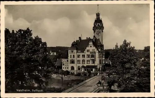 Ak Waldheim in Mittelsachsen, Straßenpartie, Rathaus