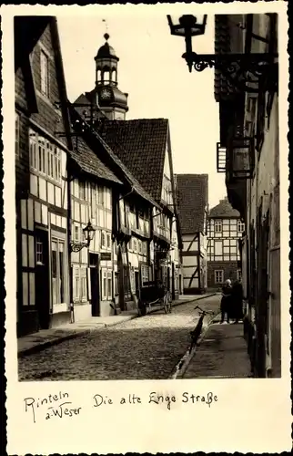 Foto Ak Rinteln an der Weser, Blick in die alte Engestraße
