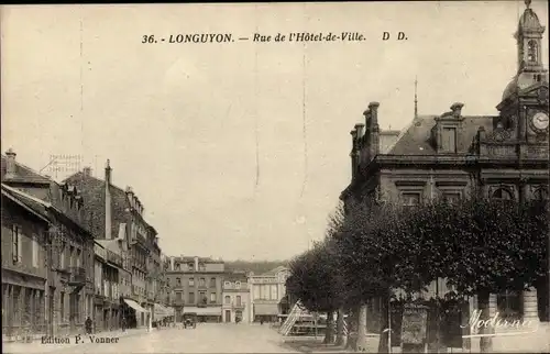 Ak Longuyon Meurthe et Moselle, Rue de Hôtel de Ville
