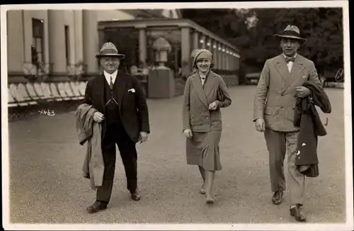 Foto Ak Bad Kissingen Unterfranken Bayern, Käte Stresemann, Staatssekretär Bernhard