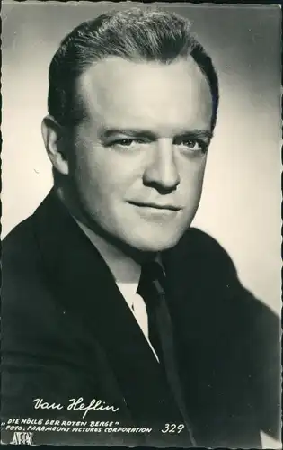 Ak Schauspieler Van Heflin,  Portrait, die Höle der Roten Berge