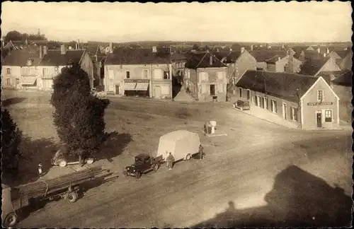 Ak Courson Yonne, Courson les Carrières, La Place prise du haut du Château, Camion, Caravane