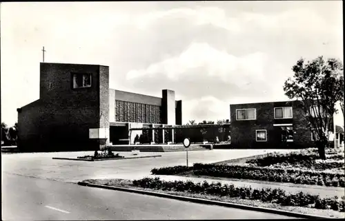 Ak Heerhugowaard Nordholland Niederlande, RC Kirche mit Pfarrhaus