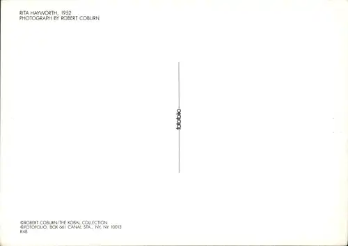 Ak Schauspielerin Rita Hayworth, Portrait, Abendkleid, Zigarette