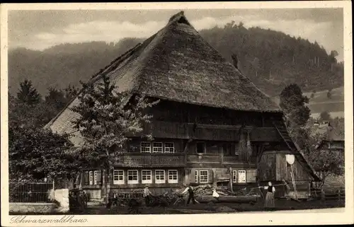 Ak Schwarzwaldhaus, Wohnhaus, Hausbewohner, Bäume