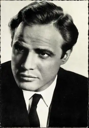 Ak Schauspieler Marlon Brando, Portrait, Krawatte