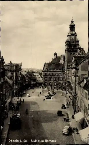 Ak Döbeln in Sachsen, Rathaus, Turm, Turmuhr, Autos, Passanten