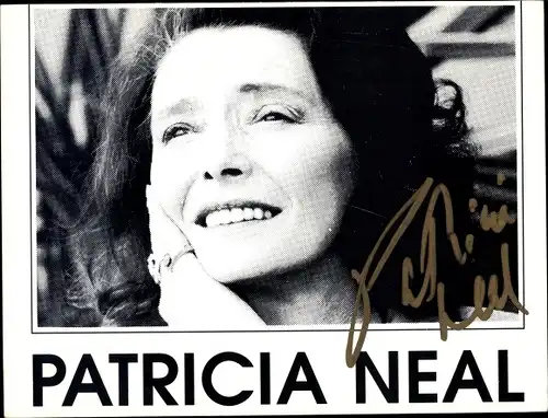 Ak Schauspielerin Patricia Neal, Portrait, Autogramm