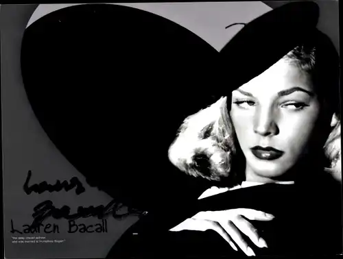 Foto Ak Schauspielerin Lauren Bacall, Portrait, Autogramm