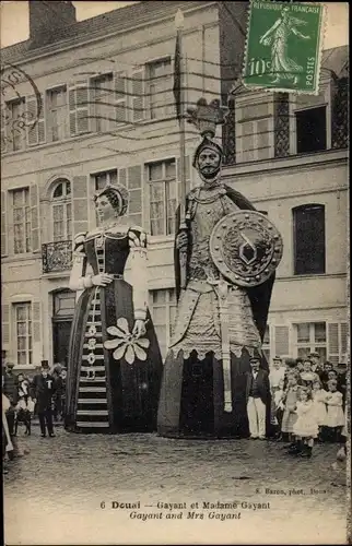 Ak Douai Nord, Gayant, Gayant und Madame Gayant, Straßenfest, Karneval