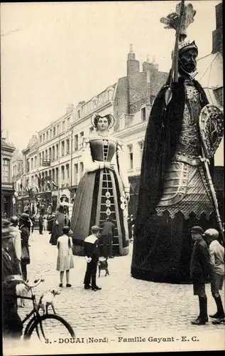Ak Douai Nord, Gayant, Familie Gayant, Straßenfest