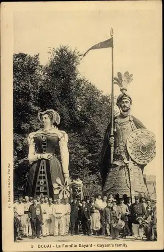 Ak Douai Nord, La Famille Gayant, Straßenfest, Karneval