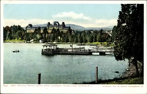 Ak Lake George New York USA, Fort William Henry Hotel von Caldwell Shore