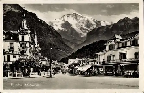 Ak Interlaken Bern, Bahnhofstraße, Bernerhof, Wagons