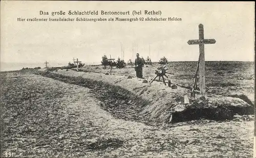 Ak Bertoncourt Ardennes, erstürmter französischer Schützengraben, Massengrab 92 sächsischer Helden