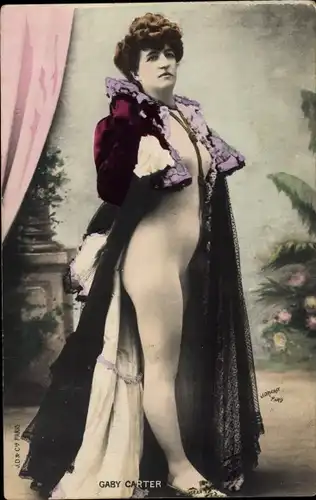 Ak Schauspielerin Gaby Carter, Portrait im Nacktanzug