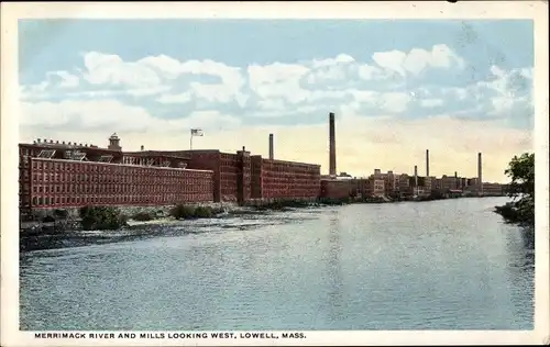 Ak Lowell Massachusetts USA, Merrimack River und Mills mit Blick nach Westen