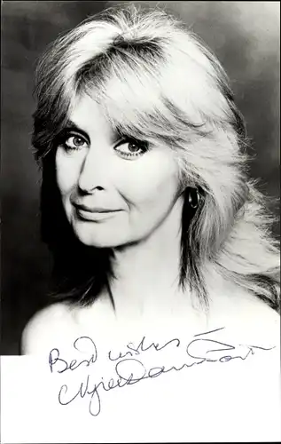 Ak Schauspielerin Nyree Dawn Porter, Portrait, Autogramm