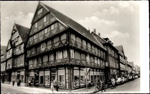 Ak Celle, Hoppener Haus, Fachwerk, Passanten