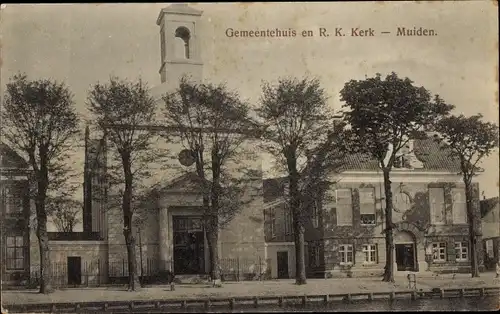 Ak Muiden Nordholland Niederlande, Rathaus und RC-Kirche