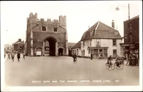 Ak King's Lynn Norfolk England, South Gate und ehrliche Anwältin