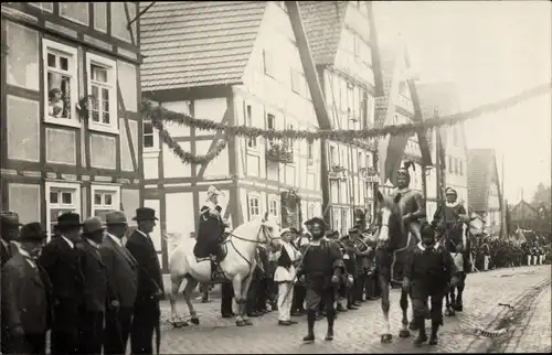 Ak Mengeringhausen Bad Arolsen Hessen, Straßenfest, Ritter