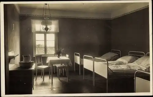 Foto Ak Oberneukirch Neukirch in der Lausitz, Valtenberghaus d. Naturfreunde, Schlafzimmer