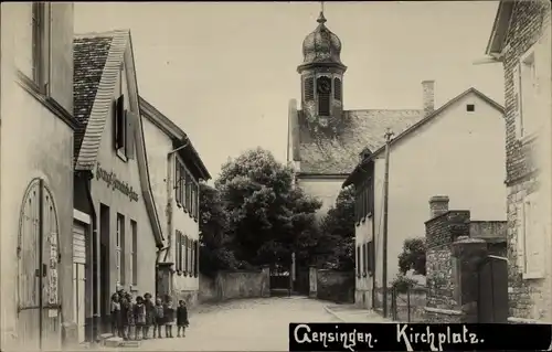 Foto Ak Gensingen in Rheinhessen, Kirchplatz