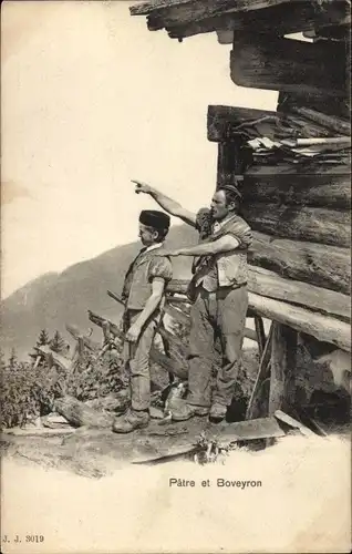 Ak Vater und Sohn, Schweizerische Tracht, Bauern, Holzhaus