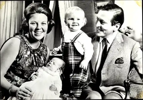 Ak Prinzessin Beatrix der Niederlande, Prinz Claus von Amsberg, Prinz Willem Alexander, Prinz Friso