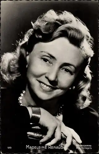 Ak Schauspielerin Madeleine Renaud, Portrait