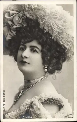 Ak Schauspielerin Lydia, Portrait mit Federhut, Reutlinger